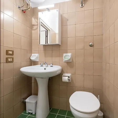 Monolocale Ingresso Indipendente Con Corte Esclusiva *