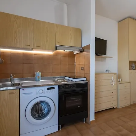 Monolocale Ingresso Indipendente Con Corte Esclusiva Montemarciano